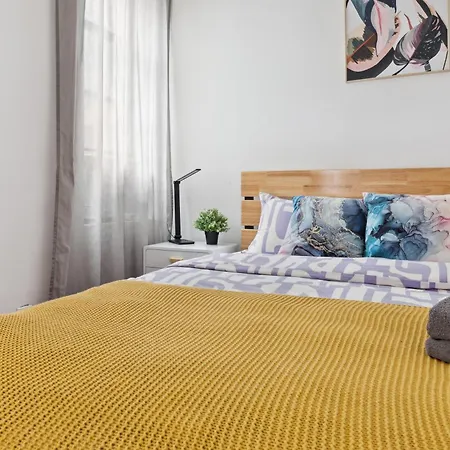 Prime Manhattan Location Family Friendly 2Br-2
